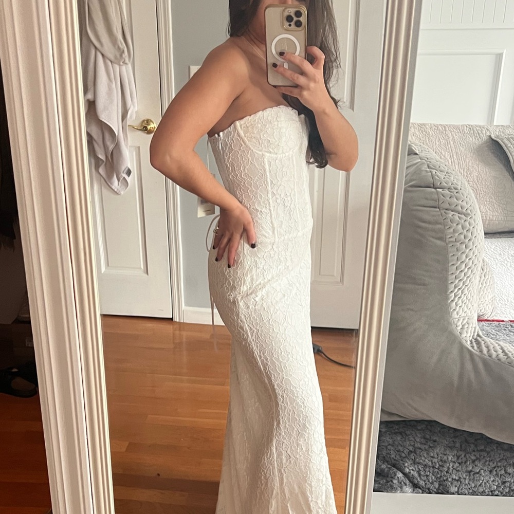 White Lace Corset Peppermayo Dress - Picture 4 of 4
